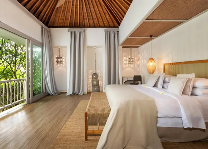 Santhira 3br Pool Near Eat Street Villa