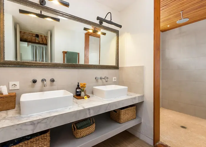 Santhira 3br Pool Near Eat Street Seminyak (Bali)