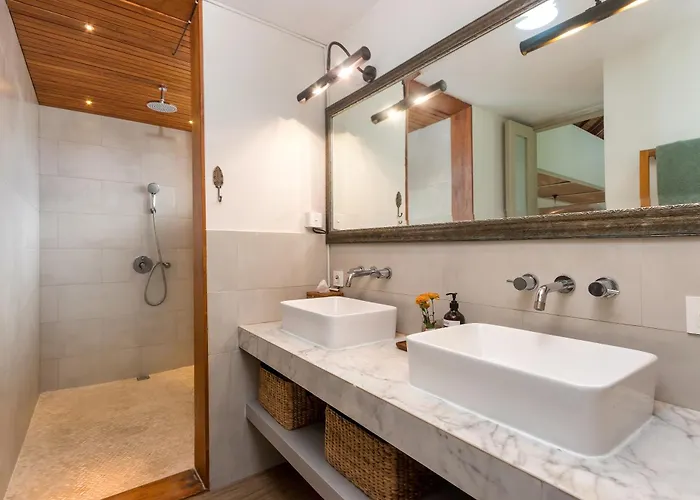 Villa Santhira 3br Pool Near Eat Street *
