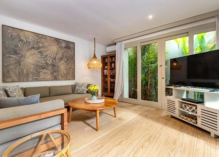Villa Santhira 3br Pool Near Eat Street *