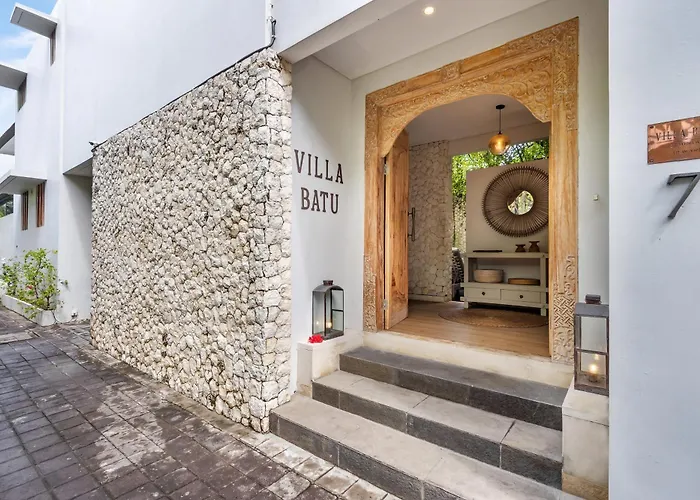 Villa Santhira 3br Pool Near Eat Street *